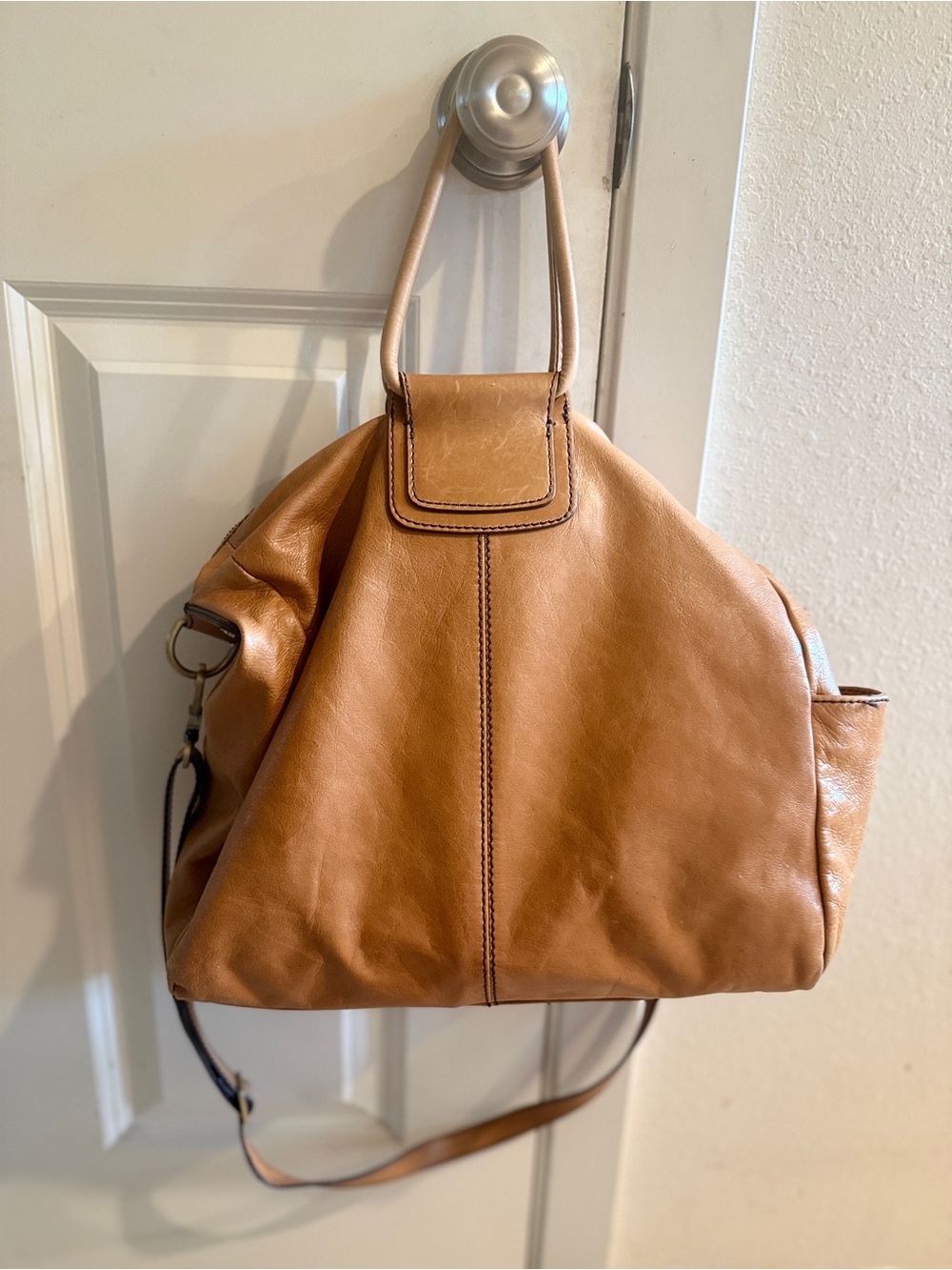 HOBO Sheila Satchel - Picture 2 of 16